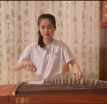 简一  正在直播中......